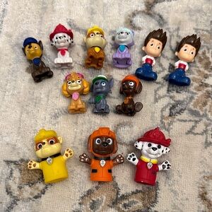 Paw Patrol Mini Figures Set - Multicolor and finger puppets.